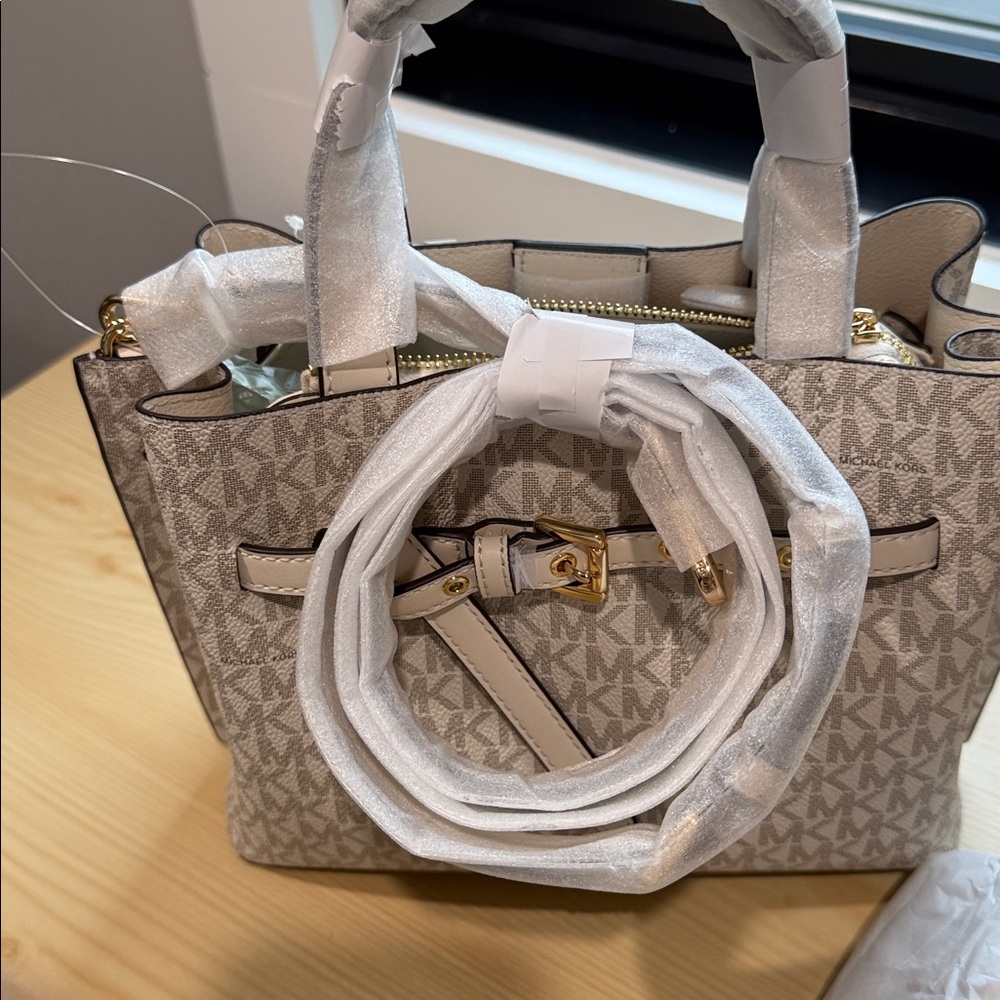New! Michael Kors Cream Monogram Emilia Small Pebbled Leather Satchel. - Picture 5 of 5